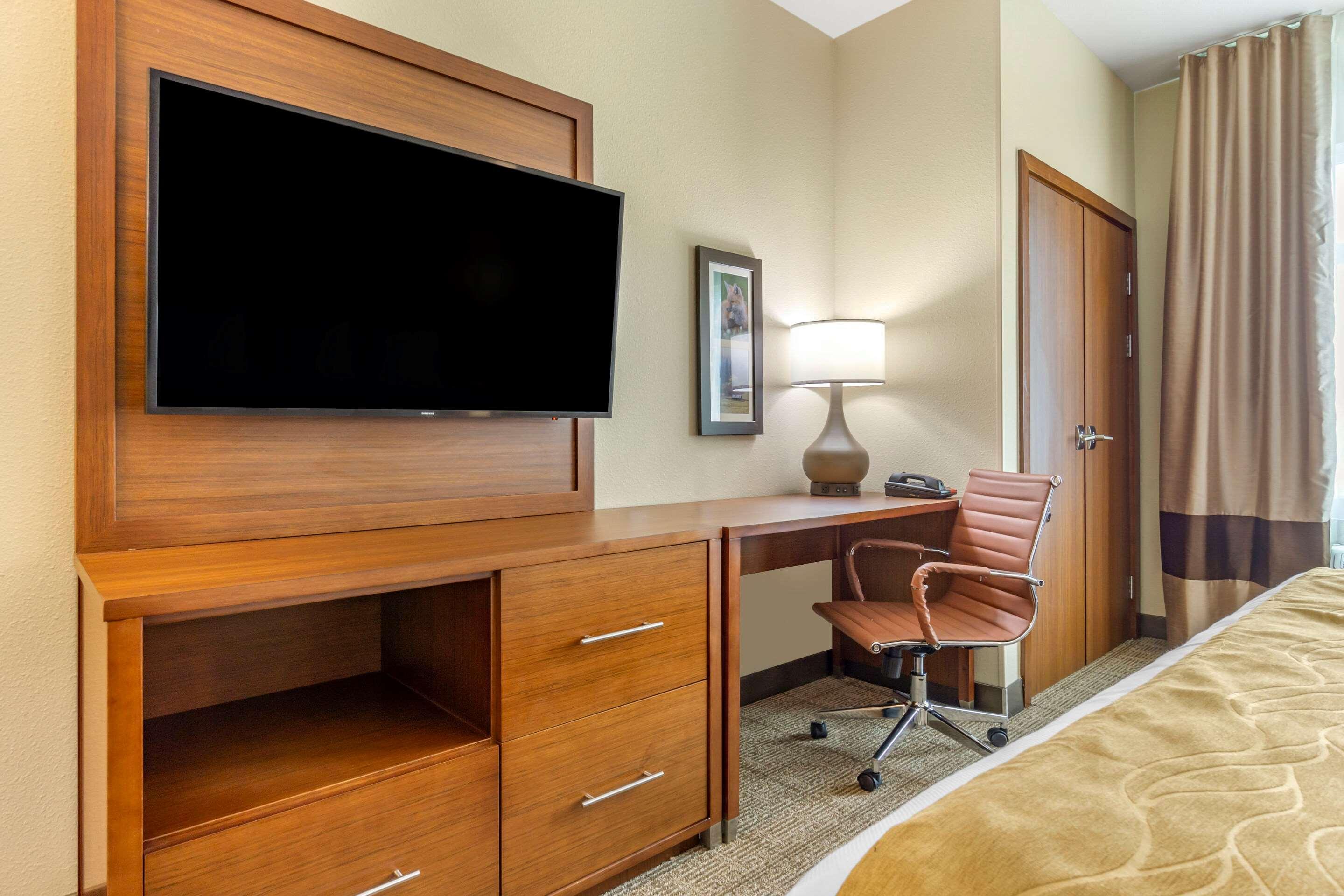 Comfort Inn & Suites Lakewood By Jblm Dış mekan fotoğraf
