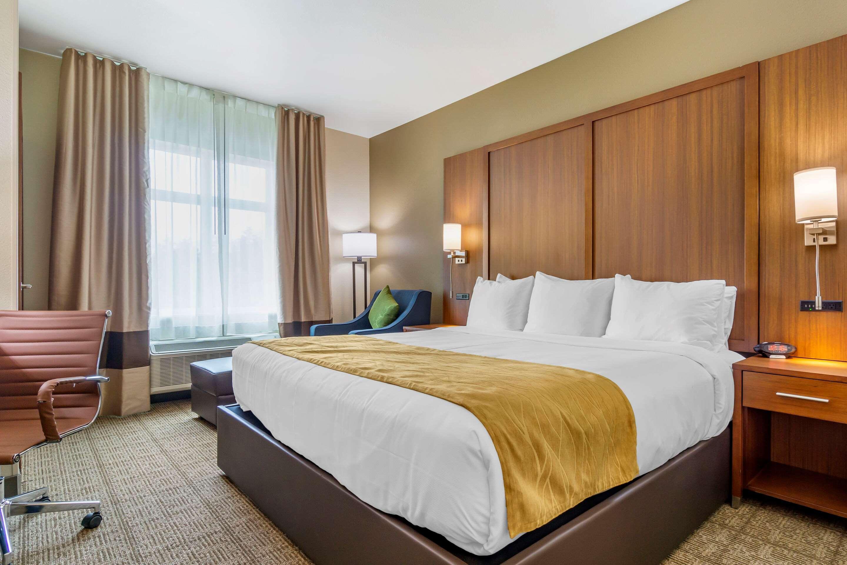 Comfort Inn & Suites Lakewood By Jblm Dış mekan fotoğraf