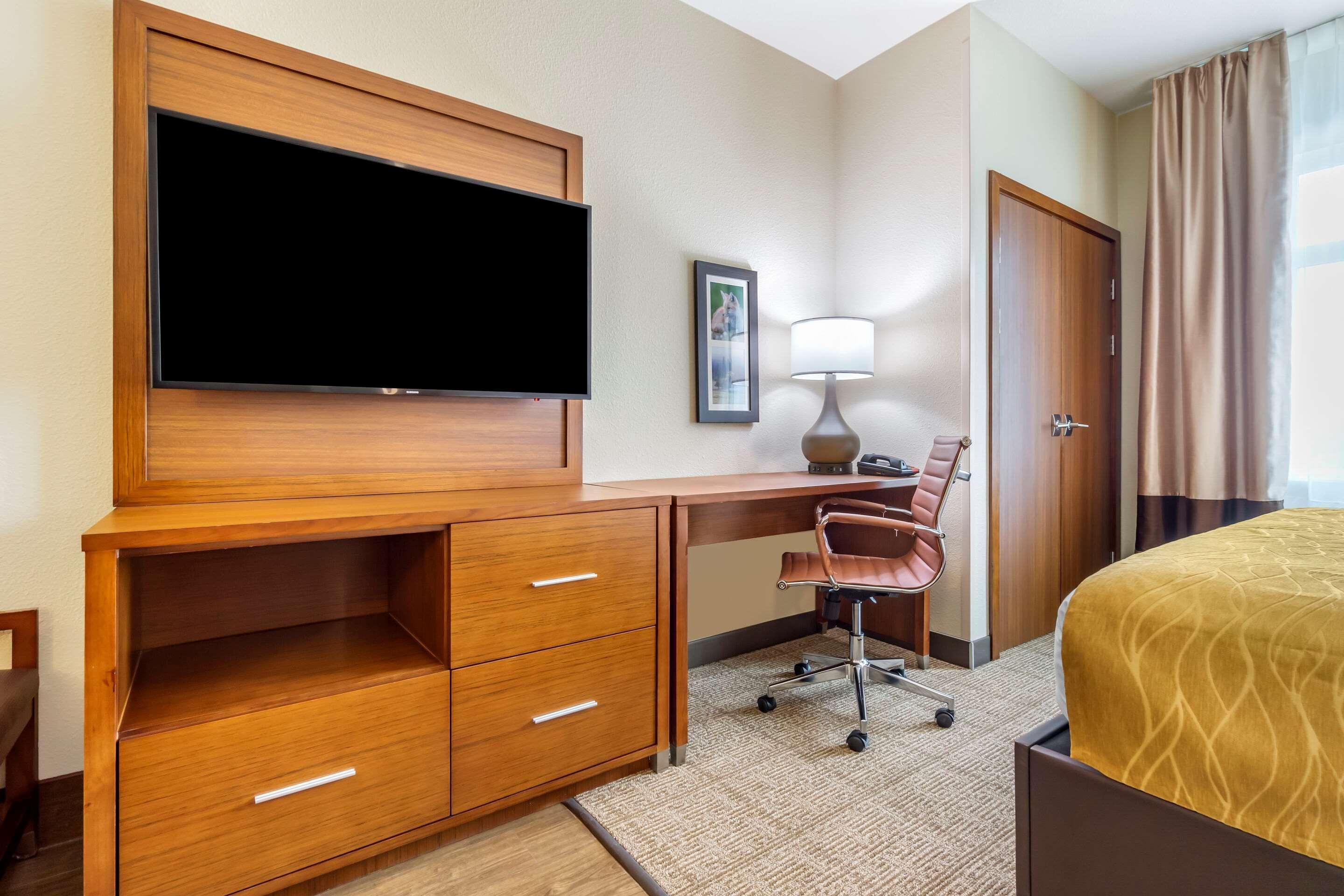 Comfort Inn & Suites Lakewood By Jblm Dış mekan fotoğraf