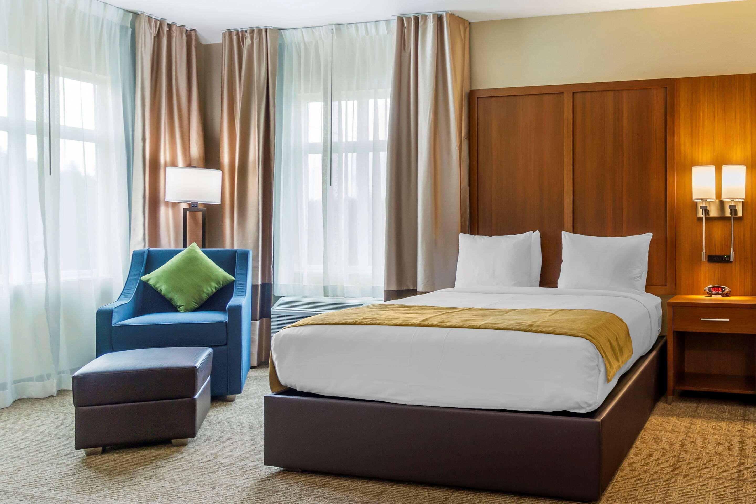 Comfort Inn & Suites Lakewood By Jblm Dış mekan fotoğraf