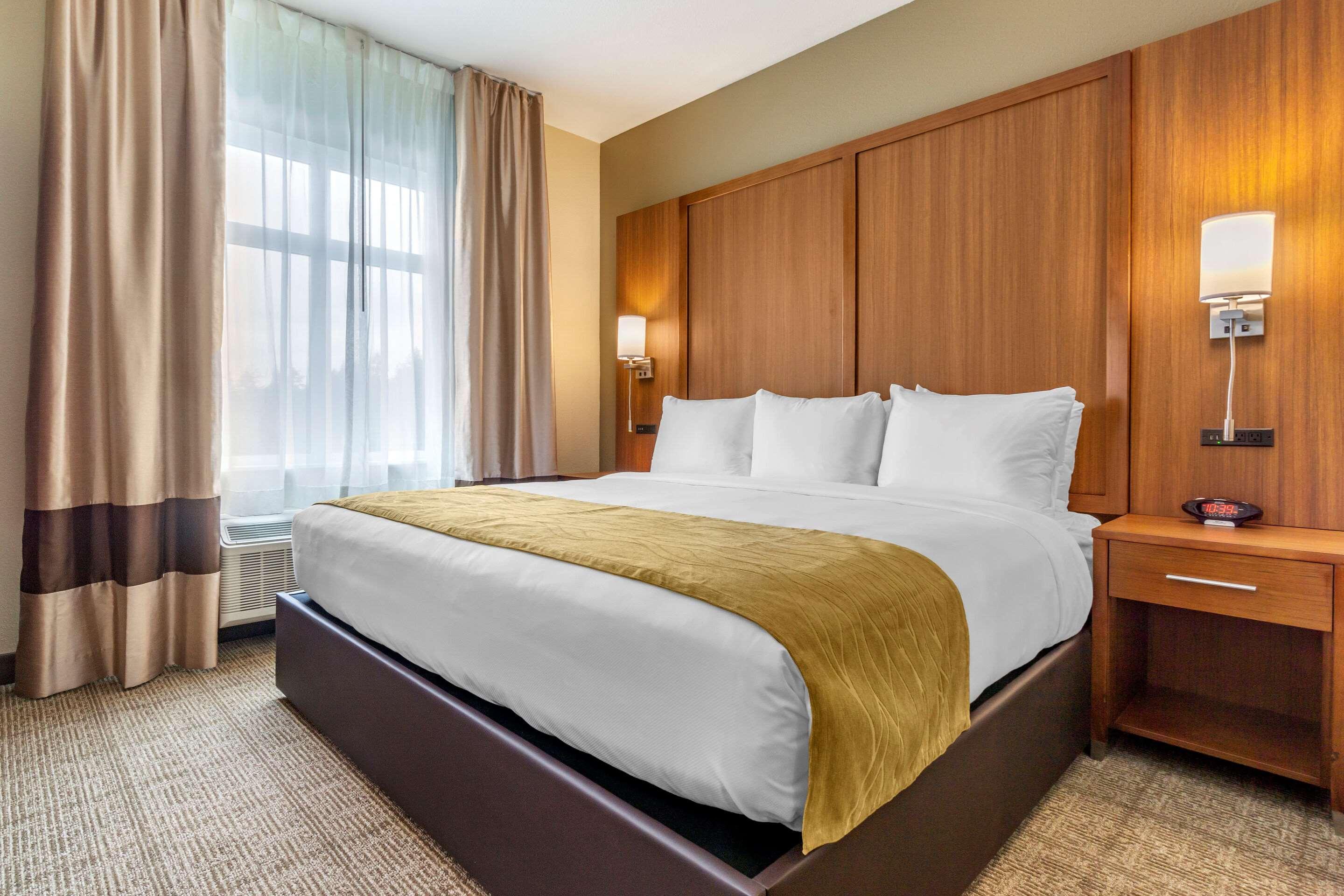 Comfort Inn & Suites Lakewood By Jblm Dış mekan fotoğraf