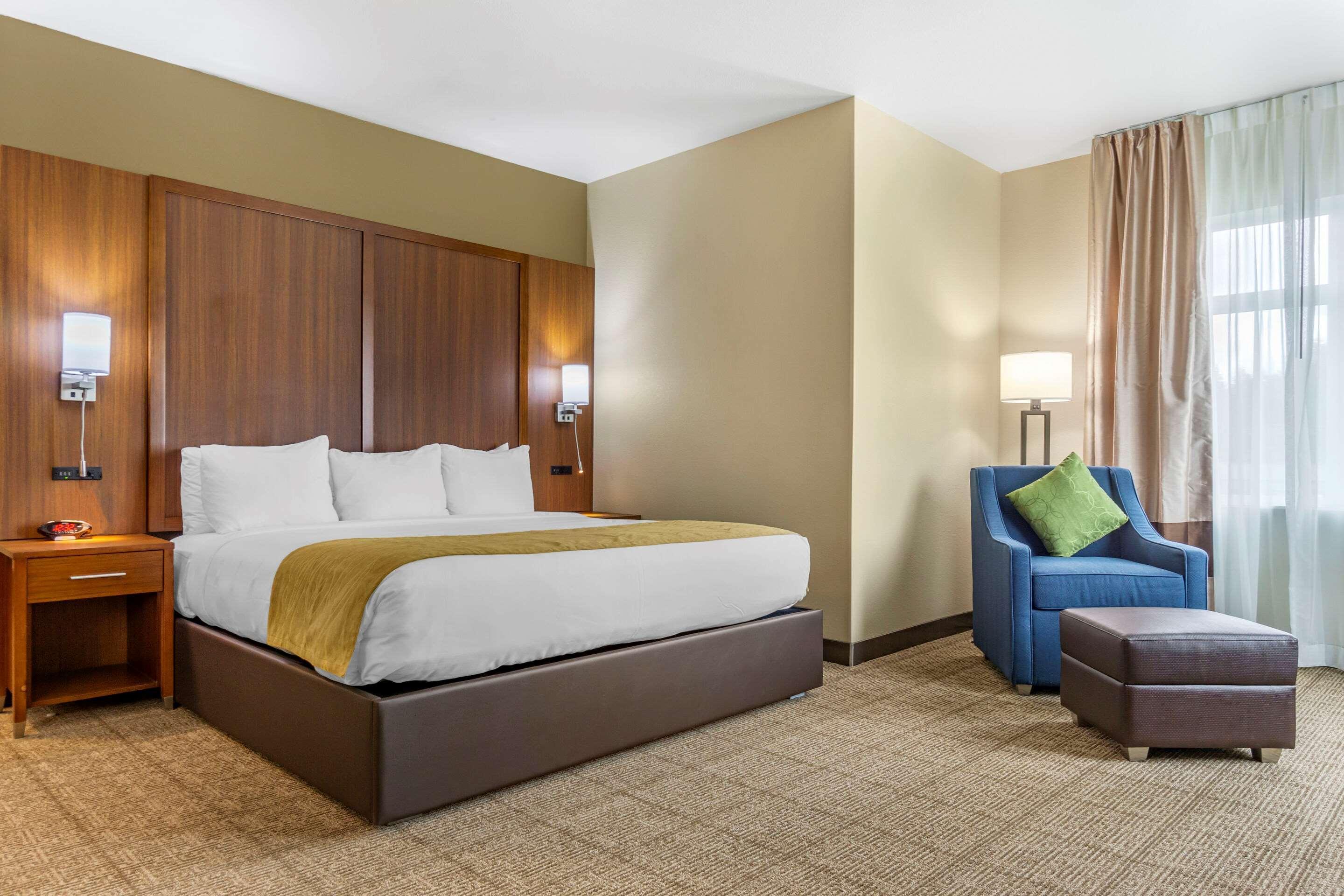 Comfort Inn & Suites Lakewood By Jblm Dış mekan fotoğraf