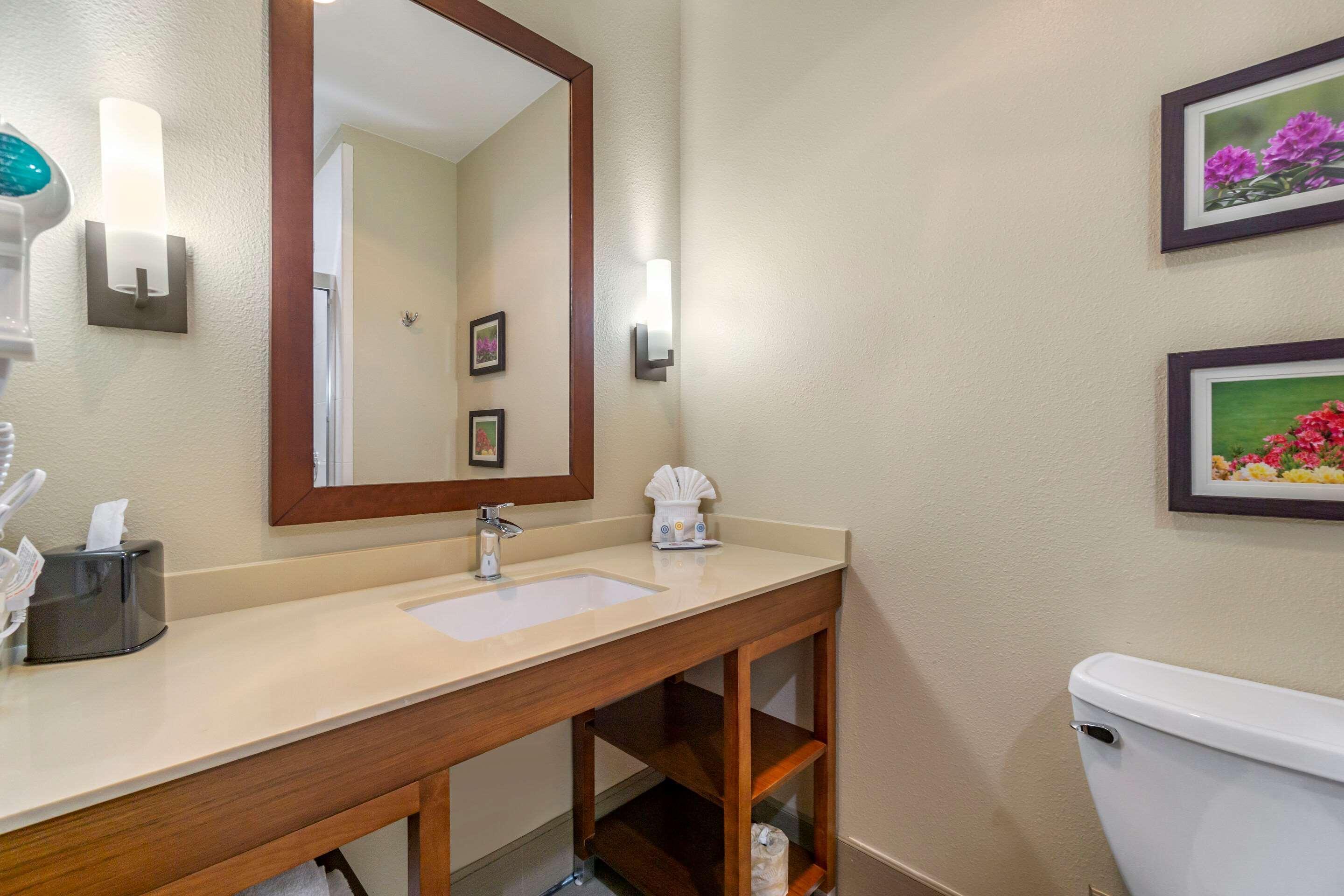 Comfort Inn & Suites Lakewood By Jblm Dış mekan fotoğraf