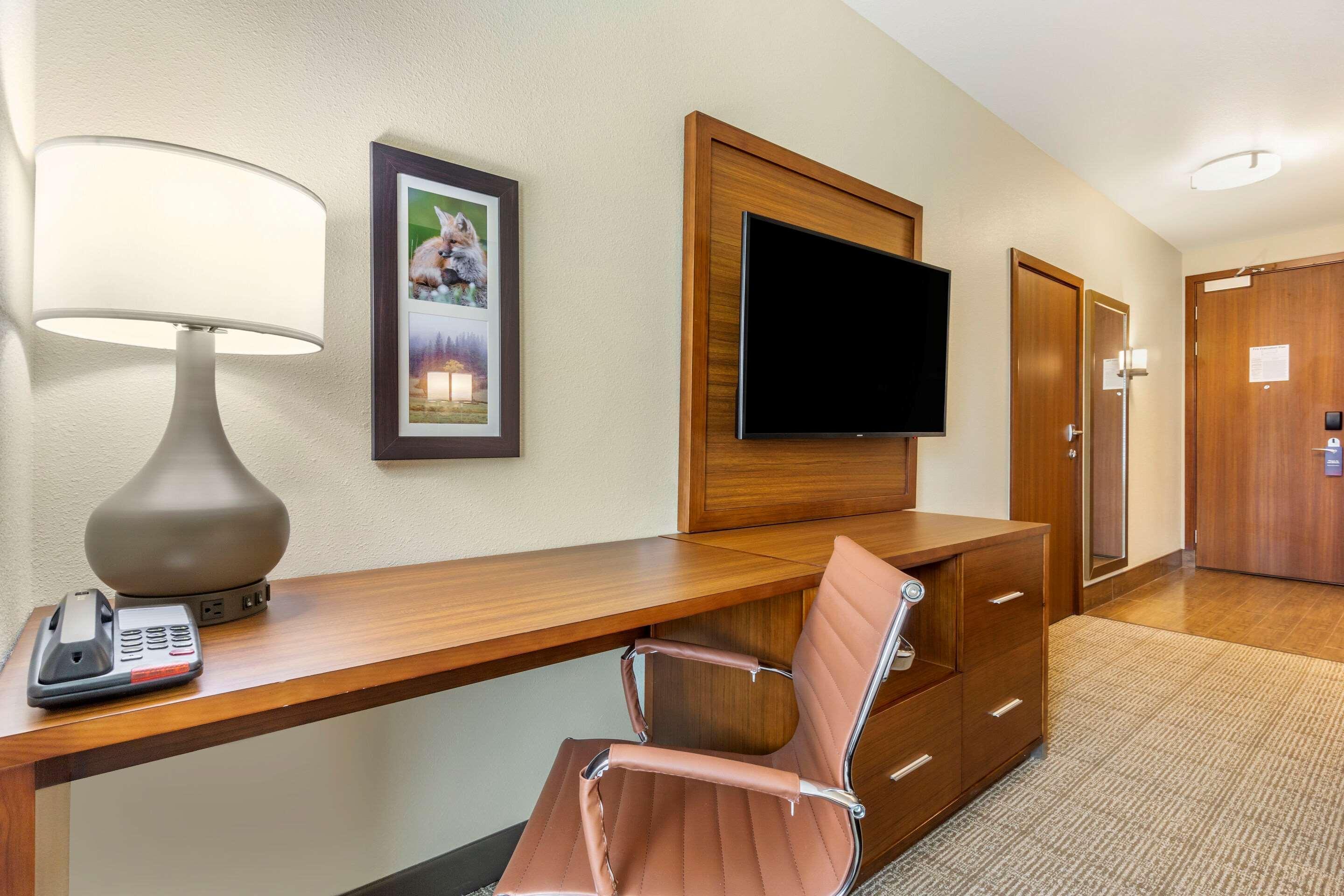 Comfort Inn & Suites Lakewood By Jblm Dış mekan fotoğraf