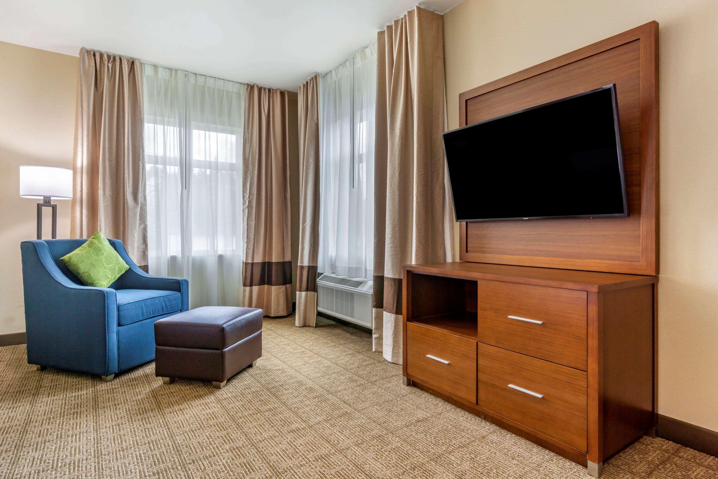 Comfort Inn & Suites Lakewood By Jblm Dış mekan fotoğraf
